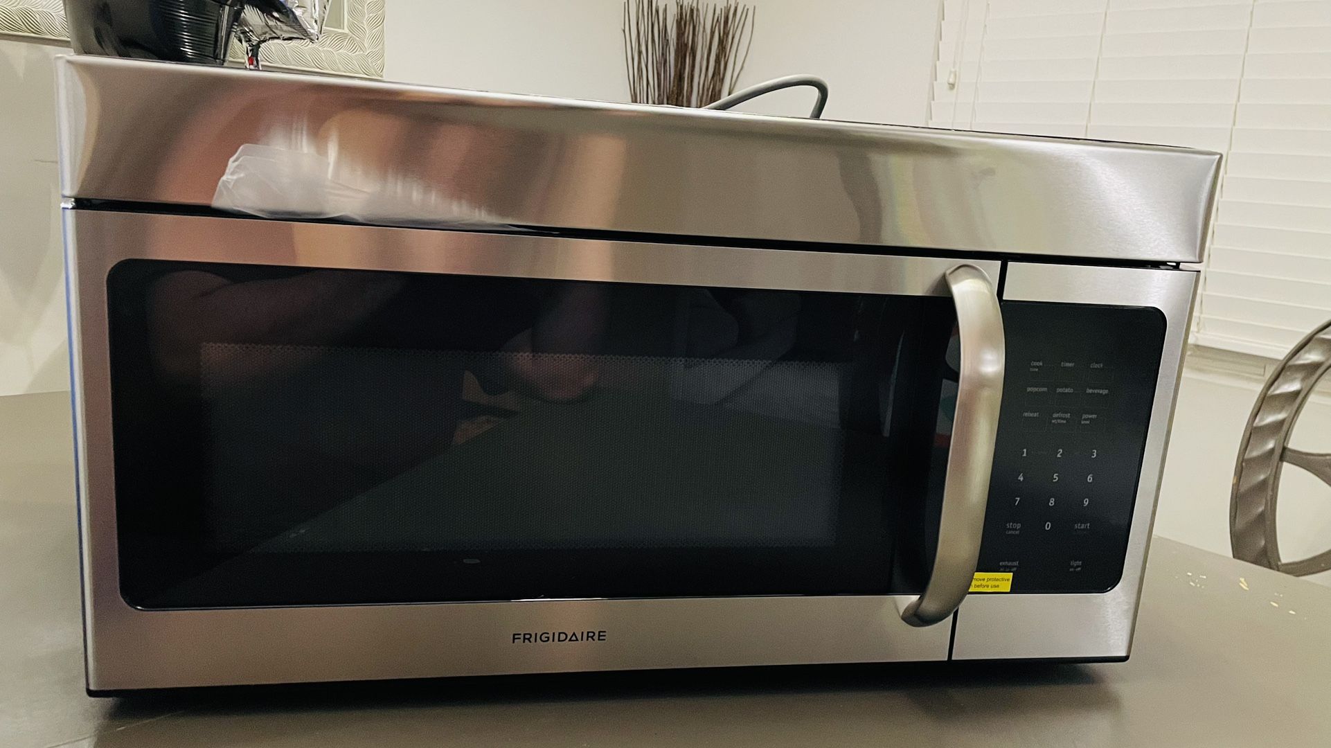 OvertheRange Frigidaire Microwave Oven for Sale in Lawrenceville, GA