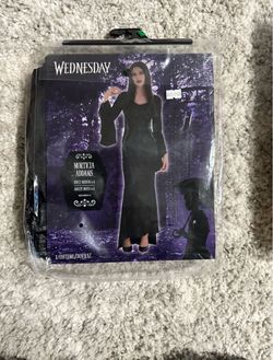 New Never Worn Morticia Addams Halloween Costume Adult M And L