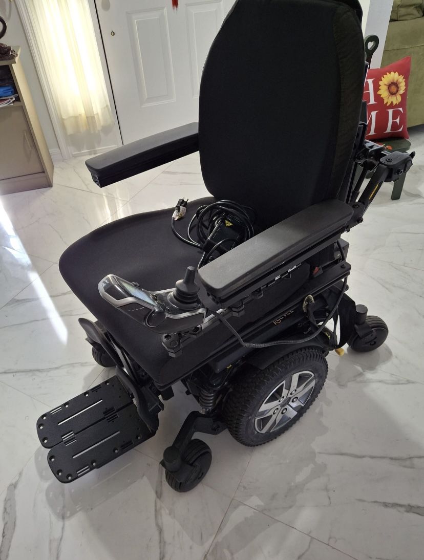 Quantum Edge 2.0 iLevel Mobility Chair