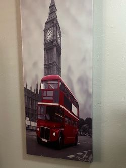 Beautiful Red Bus Wall Art Portrait – Eye-Catching Home Décor ❤️