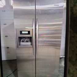 KitchenAid Stainless steel
refrigerator