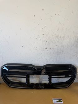 BMW M5 ORIGINAL FRONT BLACK ILLUMINATING GRILLE WITH MODULE 2025-2026