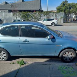 Hyundai accent 2010