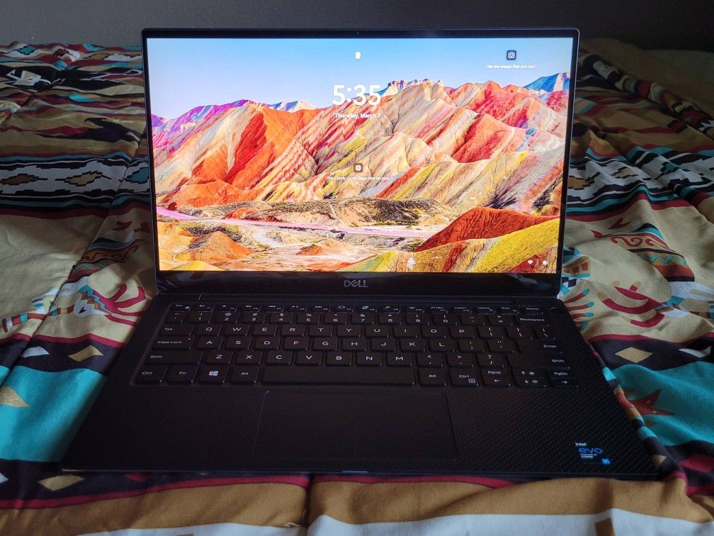 Dell XPS 13 9305 Laptop - Sleek, Powerful, and Portable!