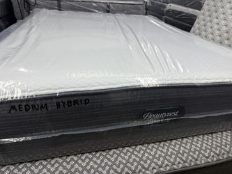 QUEEN SIZE SIMMONS BEAUTYREST HYBRID “MEDIUM” MATTRESS & BOX SPRING BED SET