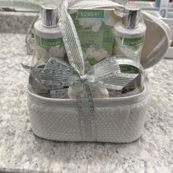 Lowery White Jasmine Bath Gift Set