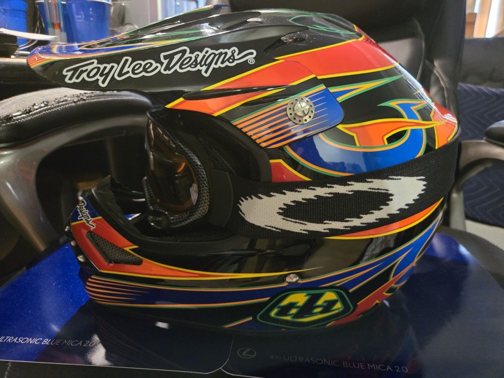 TROY LEE DESIGNS MOTORCYCLE HELMET