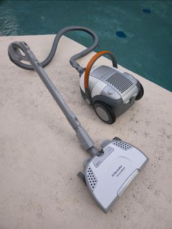 Vacuum Cleaner Canister Vacuum Cleaner Electrolux Oxygen EL6988 Rolling Wheeled Stick Vac