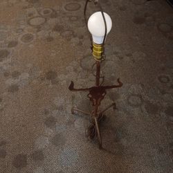 old iron metal steer lamp 27 ins tall with bulb no shade works great 