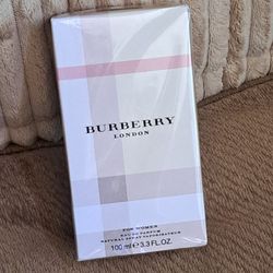 NEW & SEALED BURBERRY LONDON WOMAN'S 3.3 OZ PARFUM SPRAY 40$