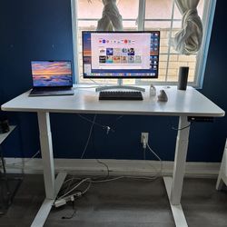 Autonomous Smart Desk