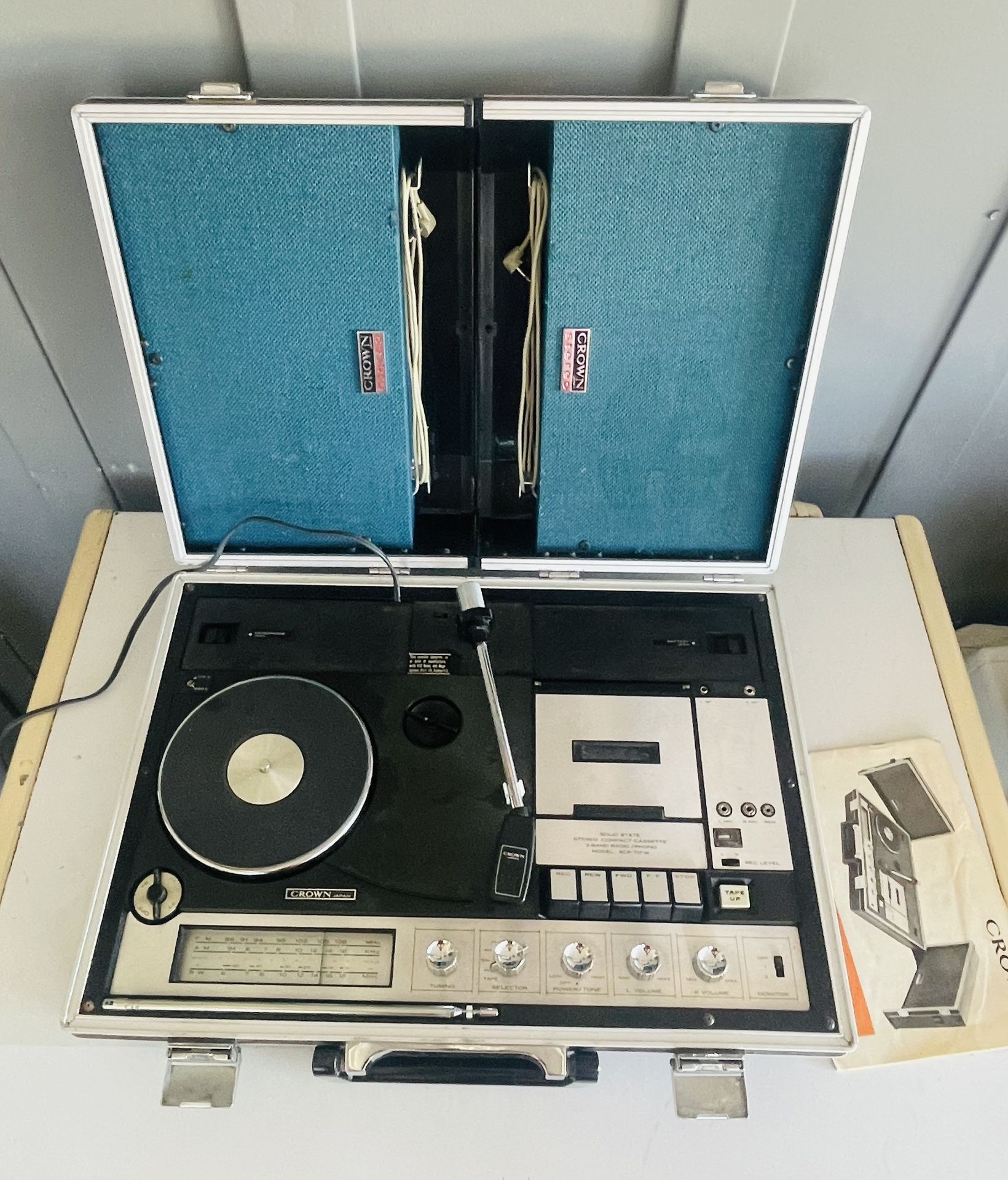 Vintage Crown Boombox Record Player Phonograph Turntable Radio