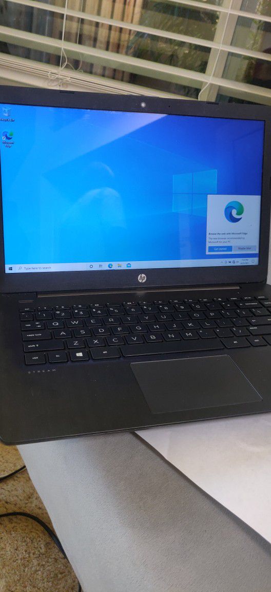 HP Stream 14 
Laptop w/ Windows 10