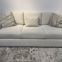 Johnathan Luis Sofa