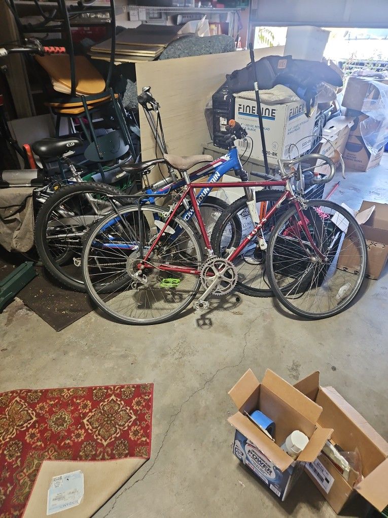 3 BIKES, HEAVY DUTY BIKE RACK