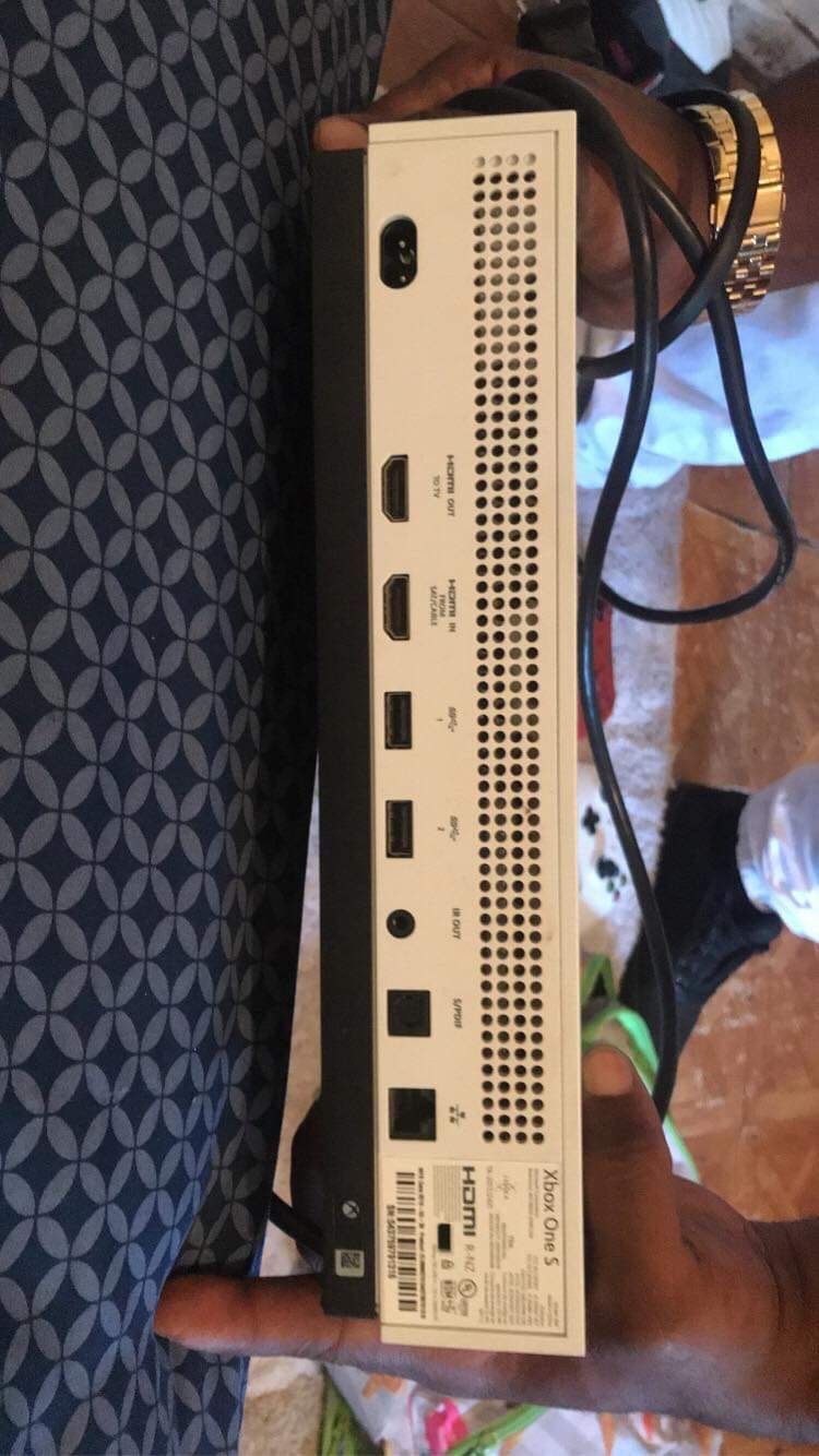 Xbox One S 2 controllers 24 installed games!!