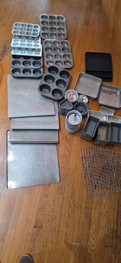 Large Lot of Baking Pans etc