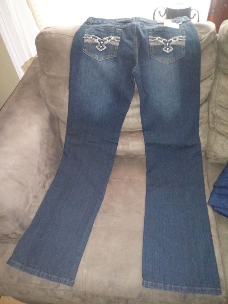 Lady's jeans size 15, all new