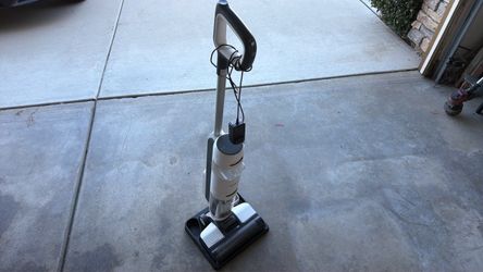 Upright Cordless Wet-Dry Vacuum Cleaner