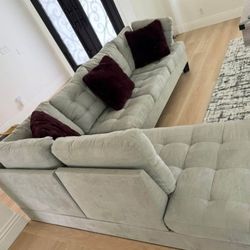 Light Gray SECTIONAL Sofa Luke New Conditions Super Comfortable I'm Moving Soon Can't Take It/ Sofa Seminuevo 