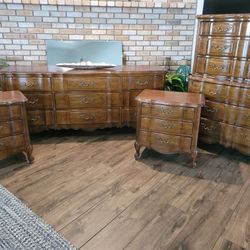 Beautiful Thomasville 4pc Bedroom Set. 