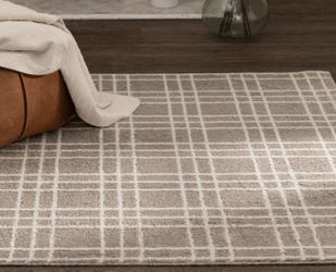 Indoor Area Rug 5 x 7 Ft - NEW