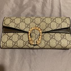 Woman’s Wallet