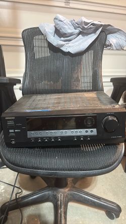 Onkyo TX-SR304 AV receiver with remote control included