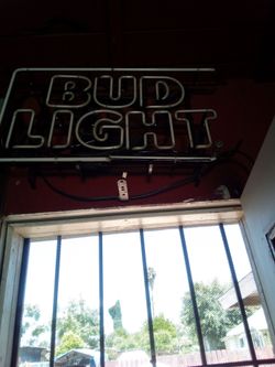Neon 2 budlt 1lik 6 ft long need little rpr cigarette sign working