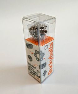 RARE COLLECTOR COMPLETE BOXED MAXFIELD & OBERTON BUCKYBALLS 3-D High-Power Magnet Executive Creative STEM Puzzle Set