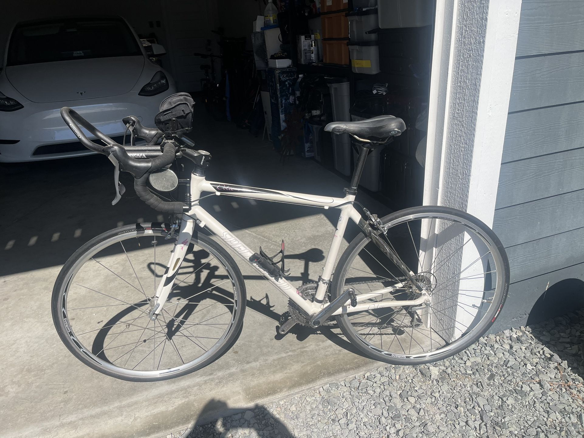 Specialized Dolce women’s bike. Ultralight frame, carbon fiber forks