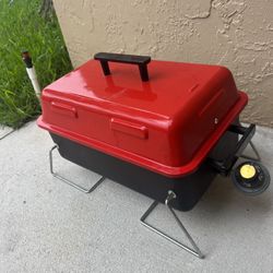 Burner Portable Propane Gas Grill with Foldable Legs in Black and red