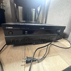Yamaha RX-V520 - AV Receiver - 5.1 Channel - Black