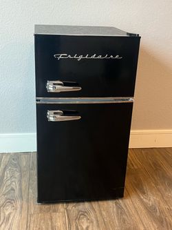Frigidaire Retro Mini Fridge with Freezer