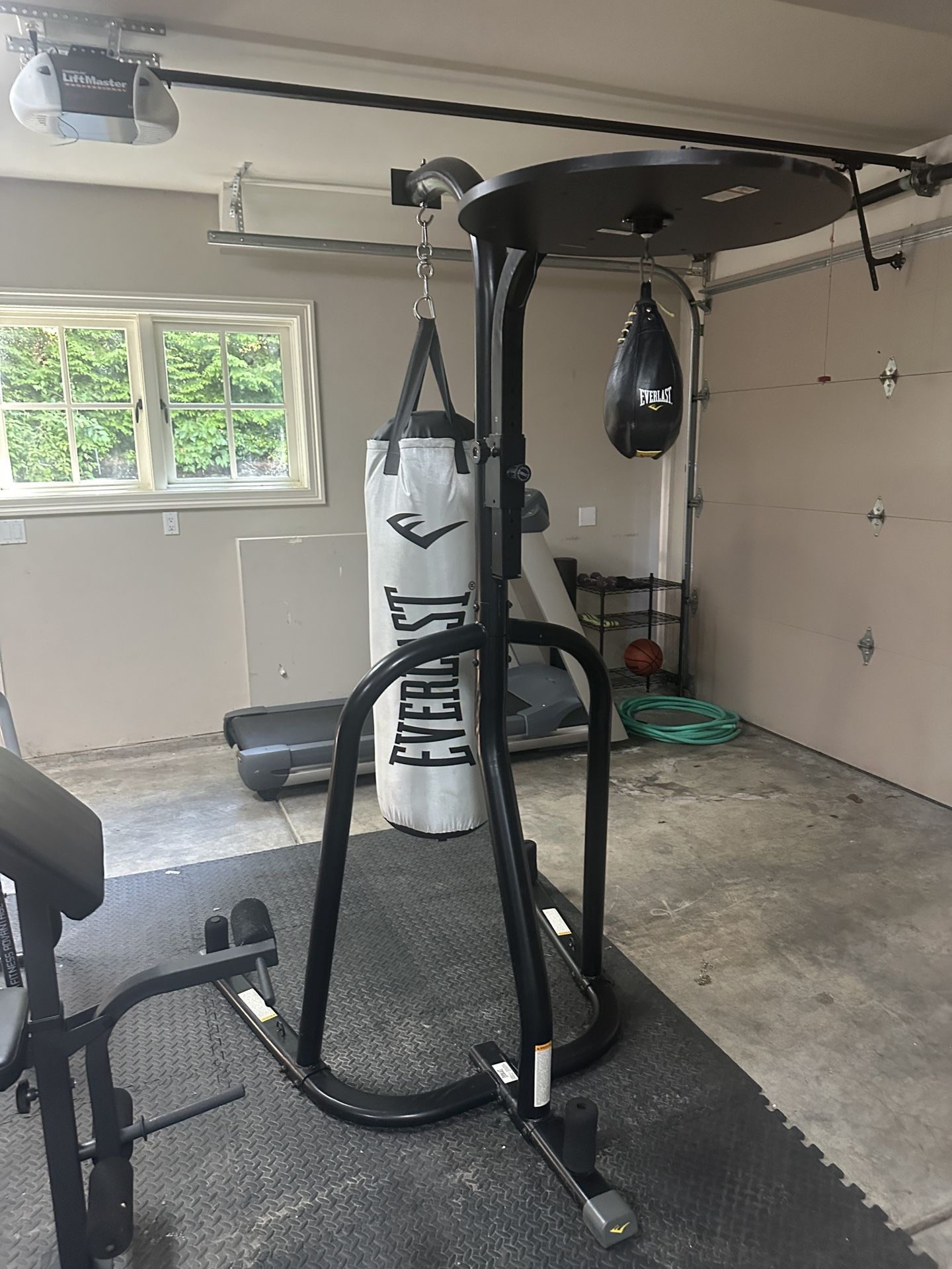 Everlast Dual Station Punching Bag Stand w/ 80 lb PowerCore Heavy Bag and Everhide Speed Bag