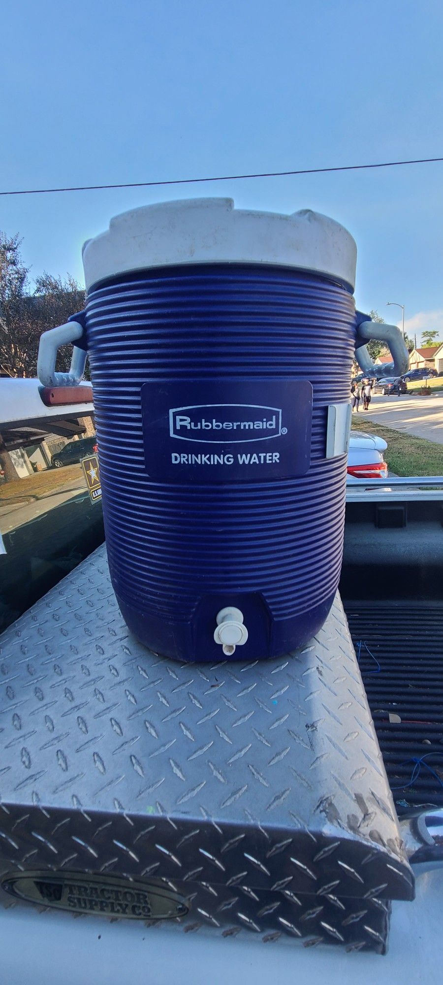 RUBBERMAID 5 GALLON DRINK COOLER