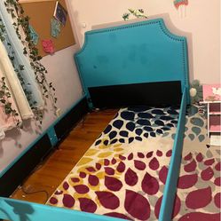 Teal Full Sz Bed , Mattress Included