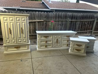 Bedroom Furniture Set
