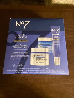 No7 Lift & Luminate Triple Action Skincare Set