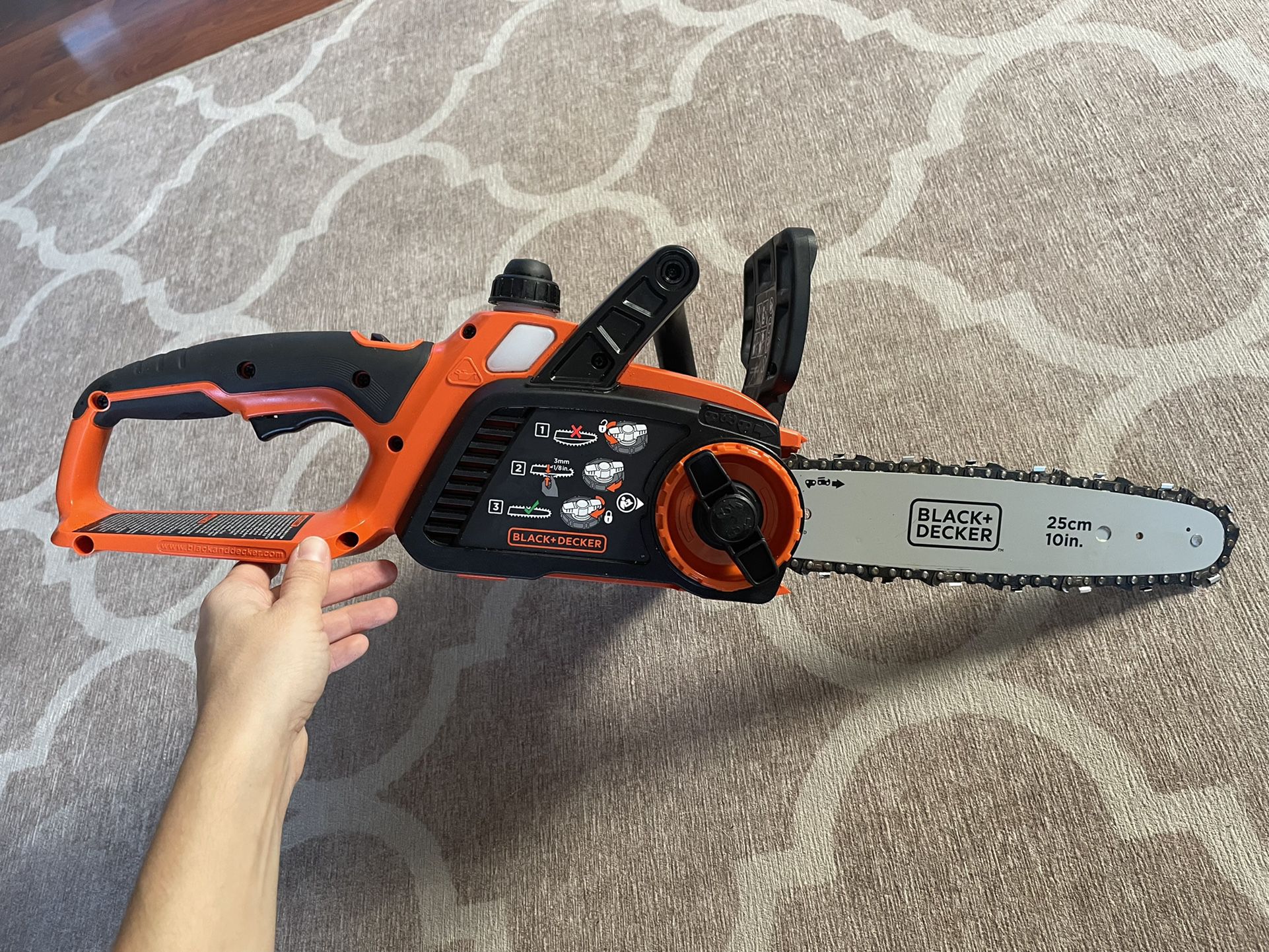 BLACK + DECKER 20V MAX Cordless Chainsaw 10 Inch for Sale in West  Hollywood, CA - OfferUp