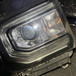 16-18 GMC Sierra Passenger Headlight