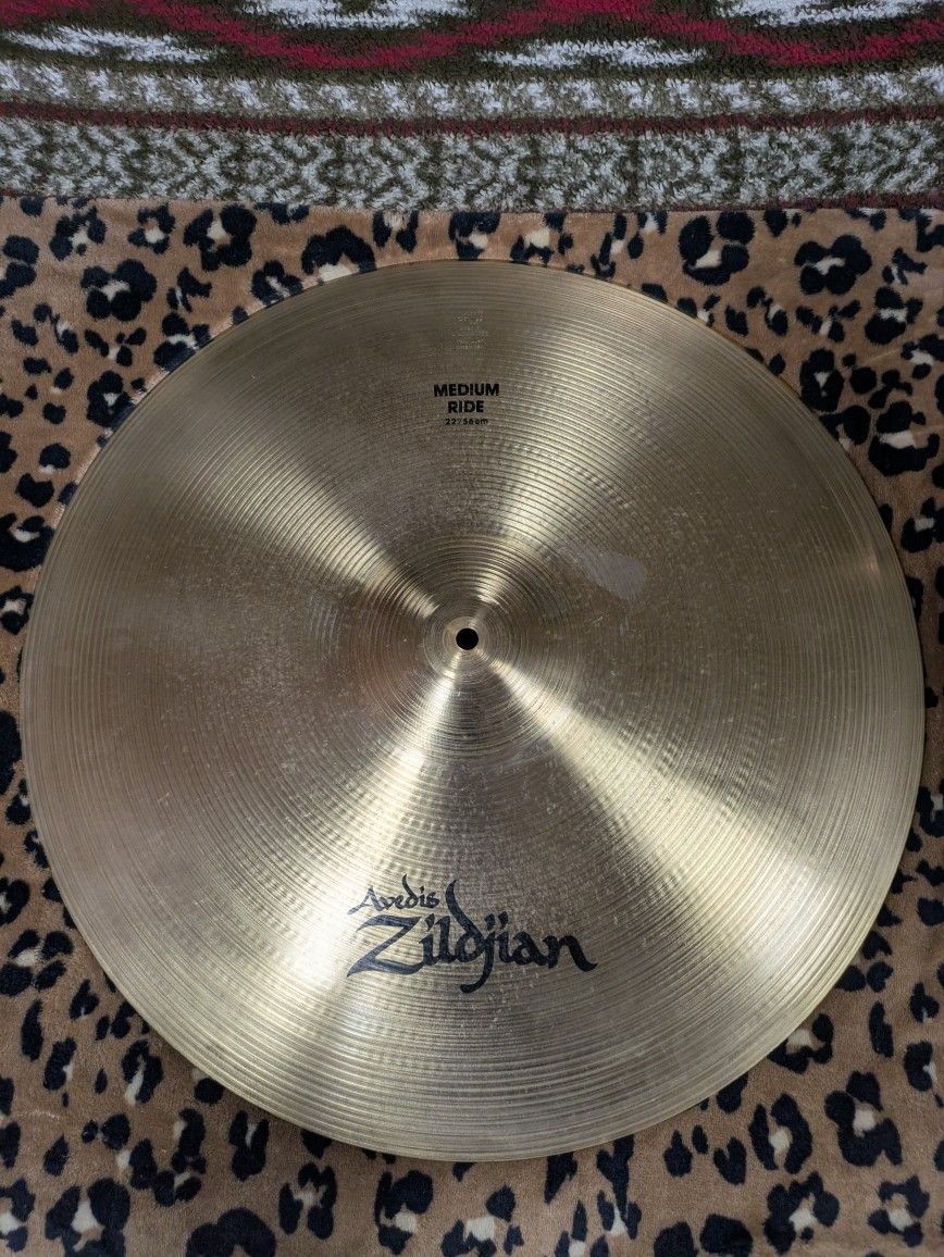 Zildjian Avedis 22" Medium Ride Drum Cymbal