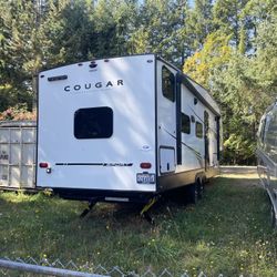 32 Foot Keystone Cougar Fifth Wheel 