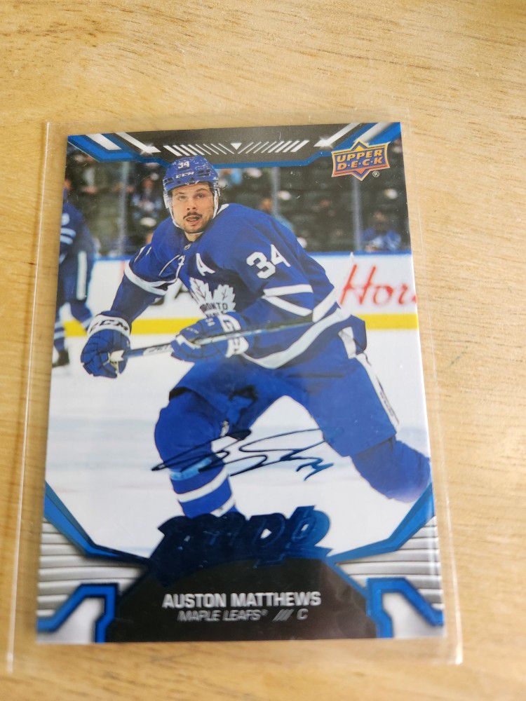 22/23 Austin Matthew's Autographed Upper Deck MVP Hockey Card