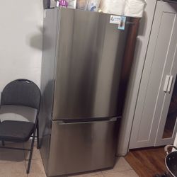 Refrigerator Like New