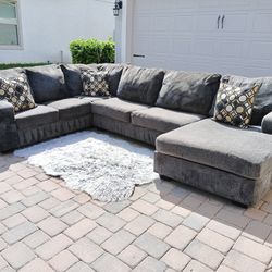Oversized Sectional Sofa +Chaise