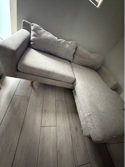 Free couch 🛋️