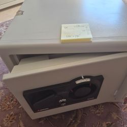 Safe - Sentry  Fireproof Safe