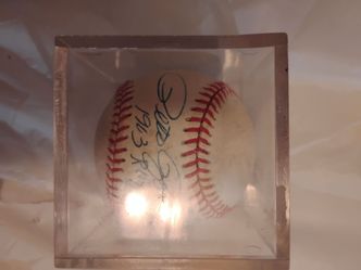 1963 Pete Rose Autographed Baseball in case