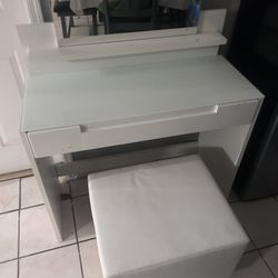 Vanity With Chair